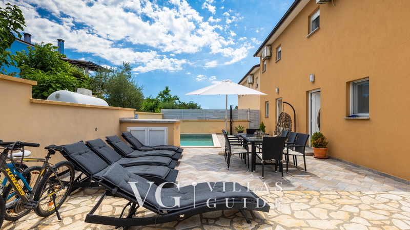 Villa Škarec 2 -Private Pool & Beach Within Walking Distance (10 min)
