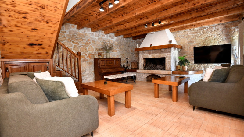 Villa Manuella - Kamena oaza sa bazenom i whirpoolom