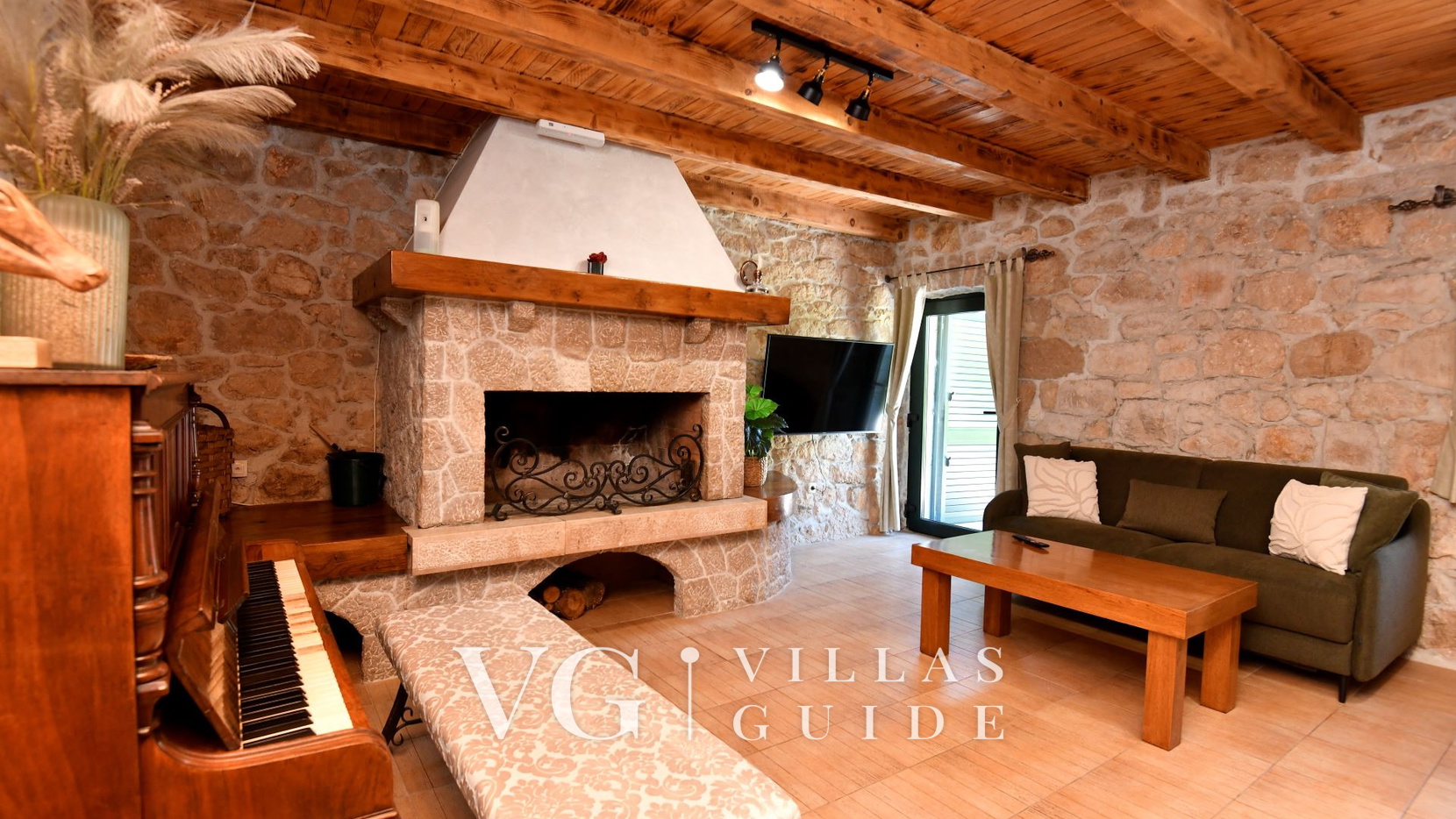 Villa Manuella - Kamena oaza sa bazenom i whirpoolom Wohnzimmer