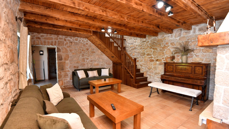 Villa Manuella - Kamena oaza sa bazenom i whirpoolom