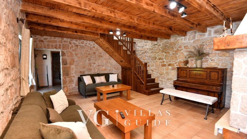 Villa Manuella - Kamena oaza sa bazenom i whirpoolom Wohnzimmer