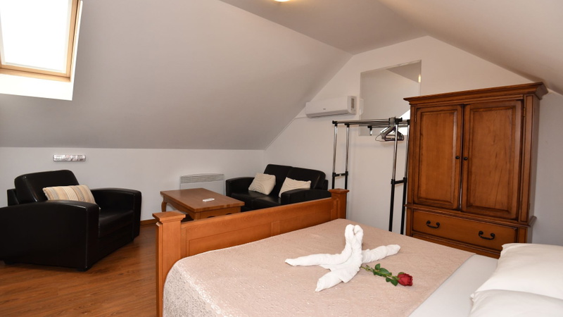 Villa Manuella - Kamena oaza sa bazenom i whirpoolom