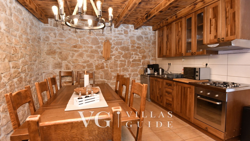 Villa Manuella - Kamena oaza sa bazenom i whirpoolom Küche