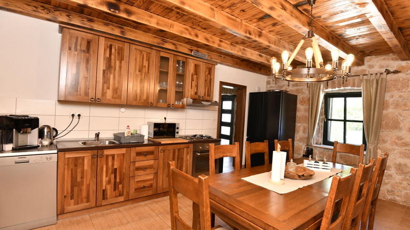 Villa Manuella - Kamena oaza sa bazenom i whirpoolom
