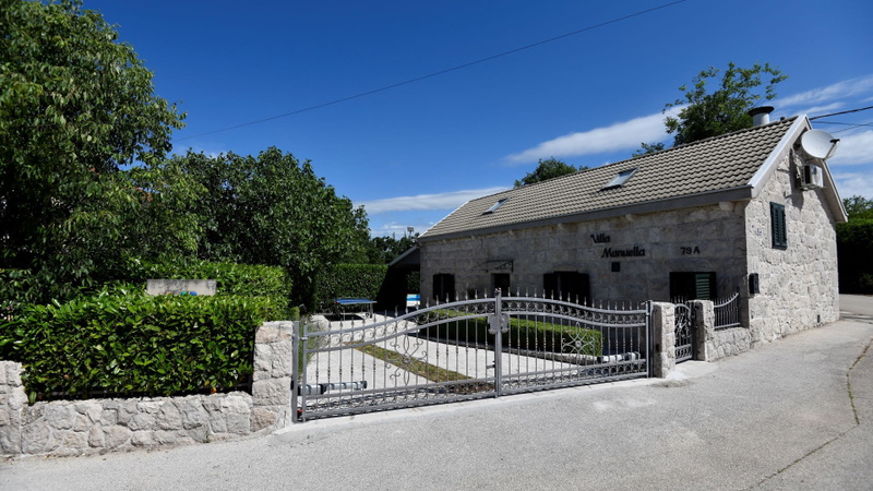 Villa Manuella - Kamena oaza sa bazenom i whirpoolom