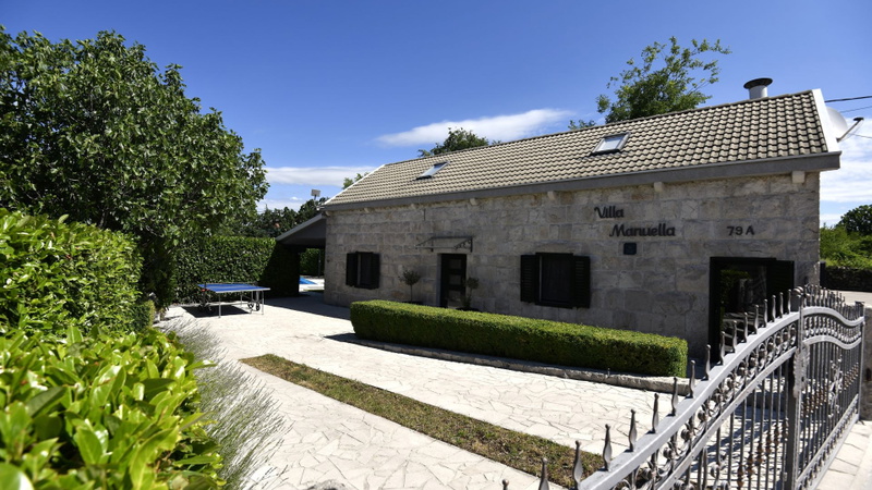 Villa Manuella - Kamena oaza sa bazenom i whirpoolom