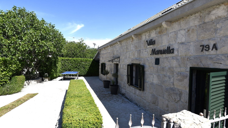 Villa Manuella - Kamena oaza sa bazenom i whirpoolom