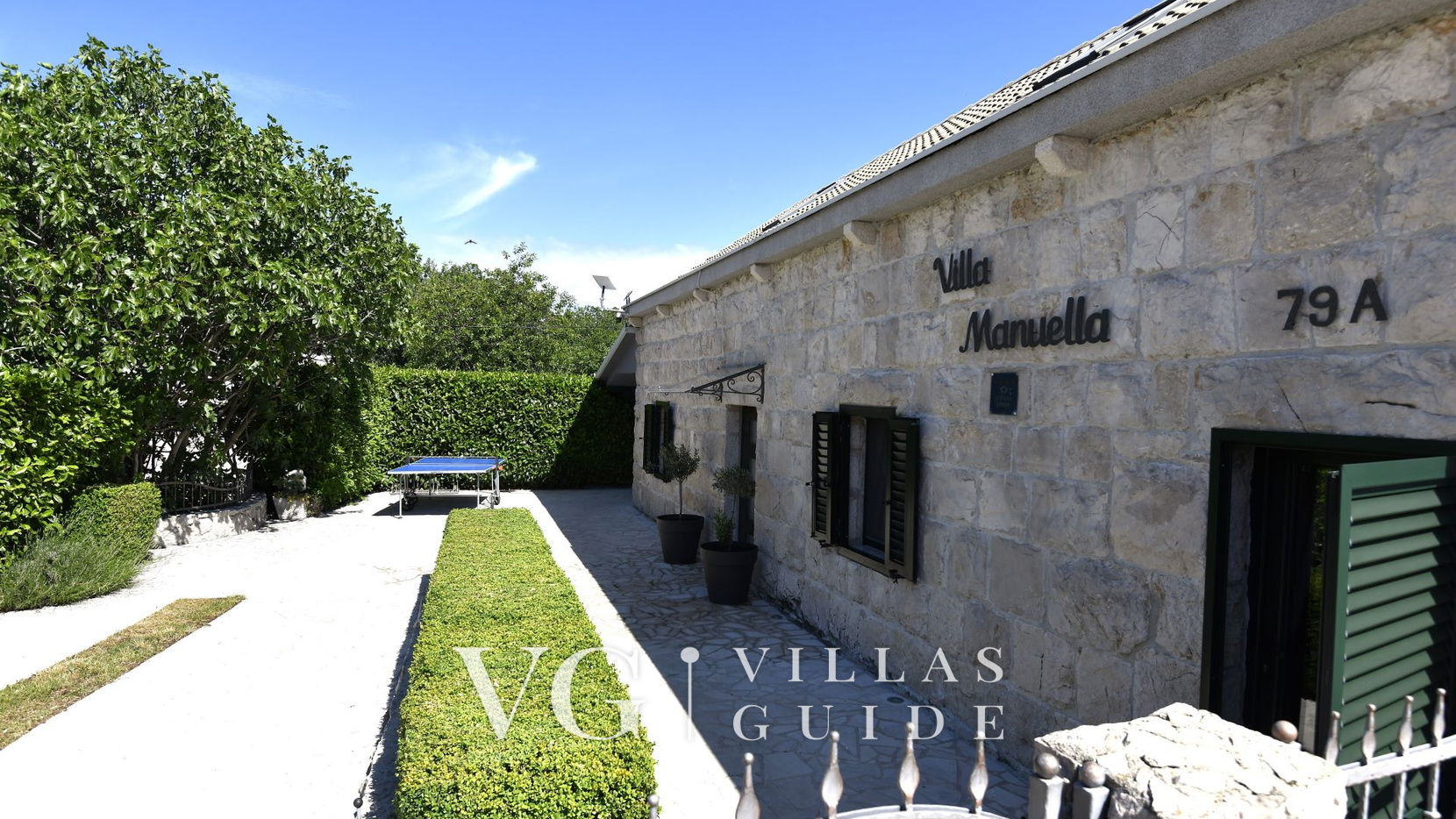 Villa Manuella - Kamena oaza sa bazenom i whirpoolom Garten und Außenbereich