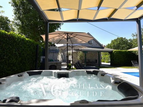 Villa Manuella - Kamena oaza sa bazenom i whirpoolom