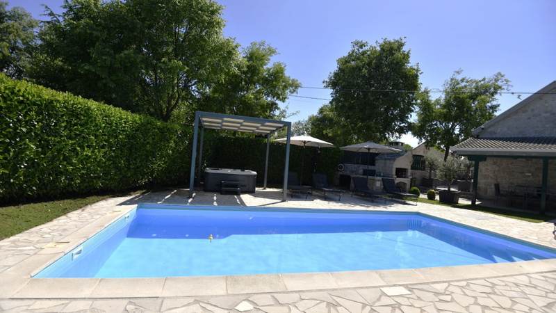 Villa Manuella - Kamena oaza sa bazenom i whirpoolom