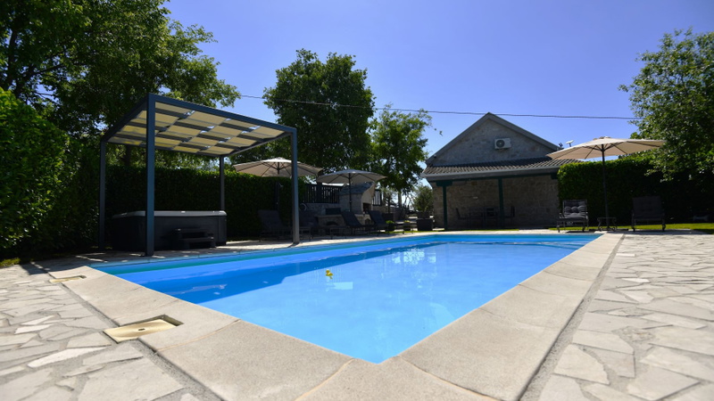 Villa Manuella - Kamena oaza sa bazenom i whirpoolom