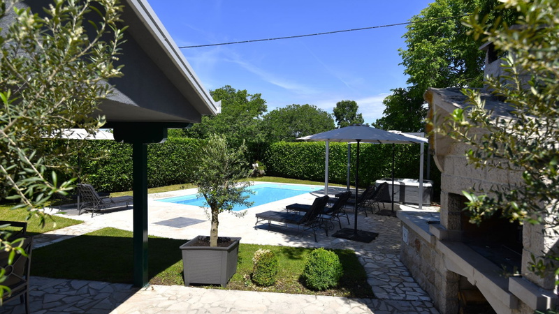 Villa Manuella - Kamena oaza sa bazenom i whirpoolom
