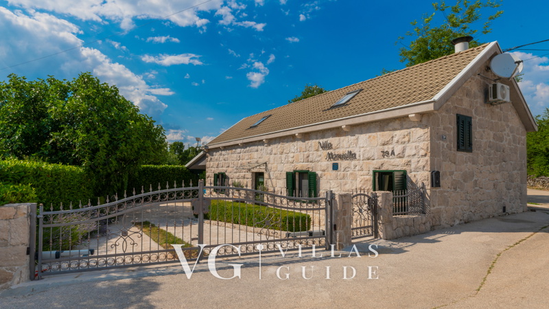 Villa Manuella - Kamena oaza sa bazenom i whirpoolom Dvorište i vanjski dio objekta