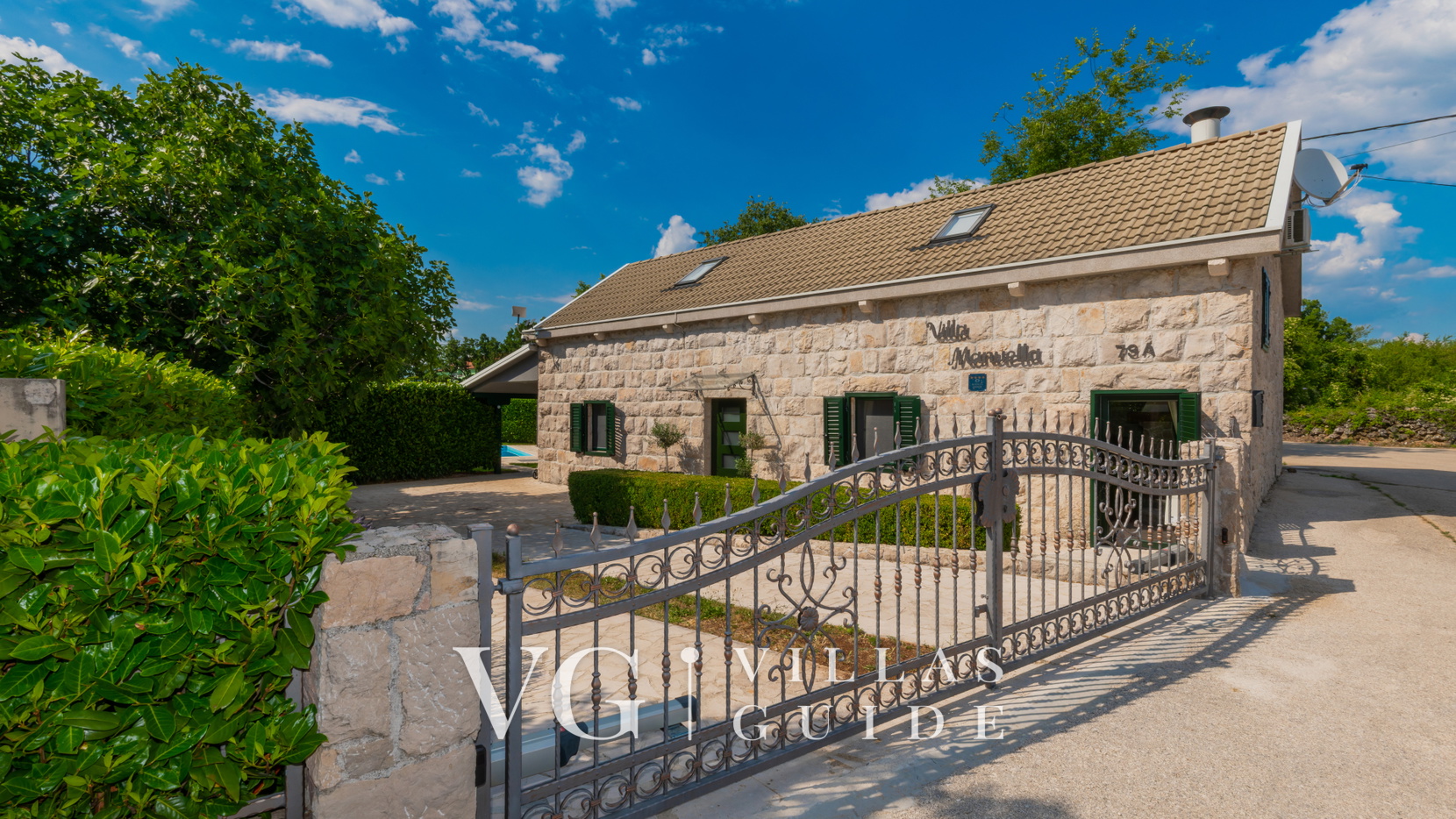 Villa Manuella - Kamena oaza sa bazenom i whirpoolom Dvorište i vanjski dio objekta