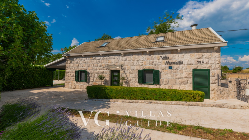Villa Manuella - Kamena oaza sa bazenom i whirpoolom Dvorište i vanjski dio objekta
