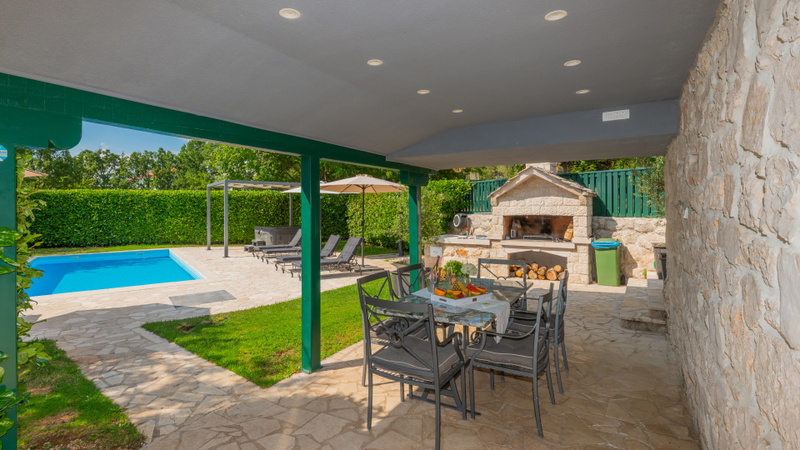 Villa Manuella - Kamena oaza sa bazenom i whirpoolom