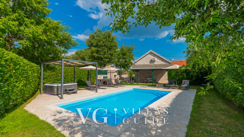 Villa Manuella - Kamena oaza sa bazenom i whirpoolom Bazen