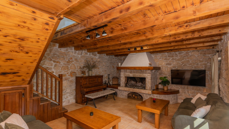 Villa Manuella - Kamena oaza sa bazenom i whirpoolom