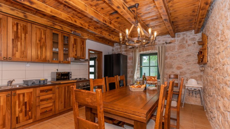 Villa Manuella - Kamena oaza sa bazenom i whirpoolom