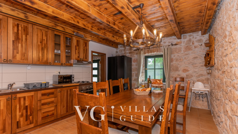 Villa Manuella - Kamena oaza sa bazenom i whirpoolom