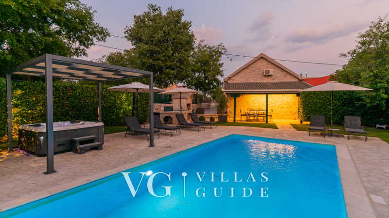 Villa Manuella - Kamena oaza sa bazenom i whirpoolom Bazen
