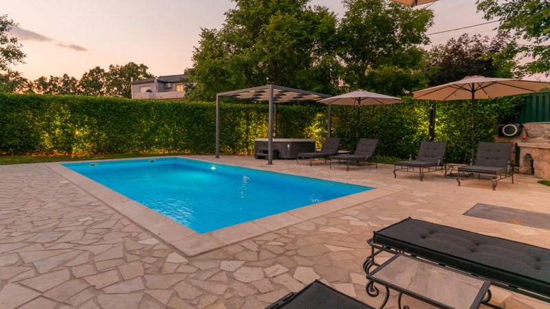 Villa Manuella - Kamena oaza sa bazenom i whirpoolom