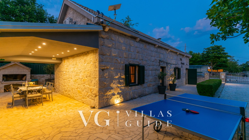 Villa Manuella - Kamena oaza sa bazenom i whirpoolom