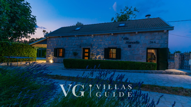 Villa Manuella - Kamena oaza sa bazenom i whirpoolom Dvorište i vanjski dio objekta