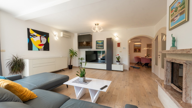 Apartman Mihaela with pool