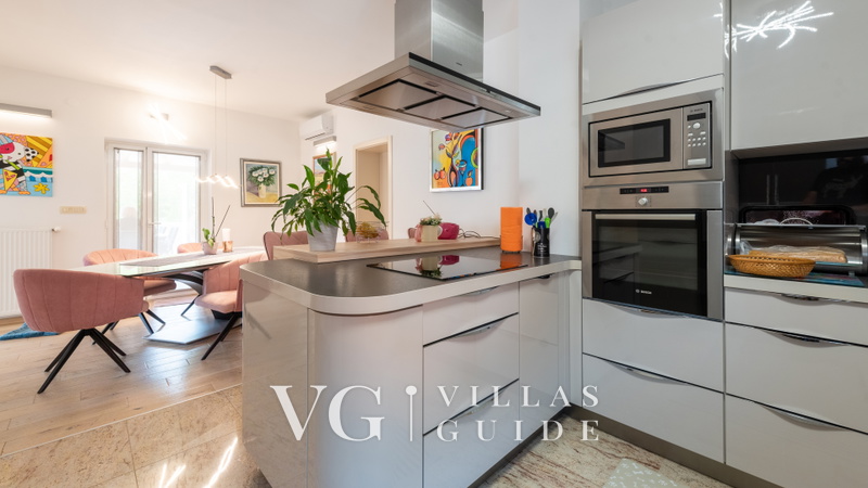 Apartman Mihaela with pool