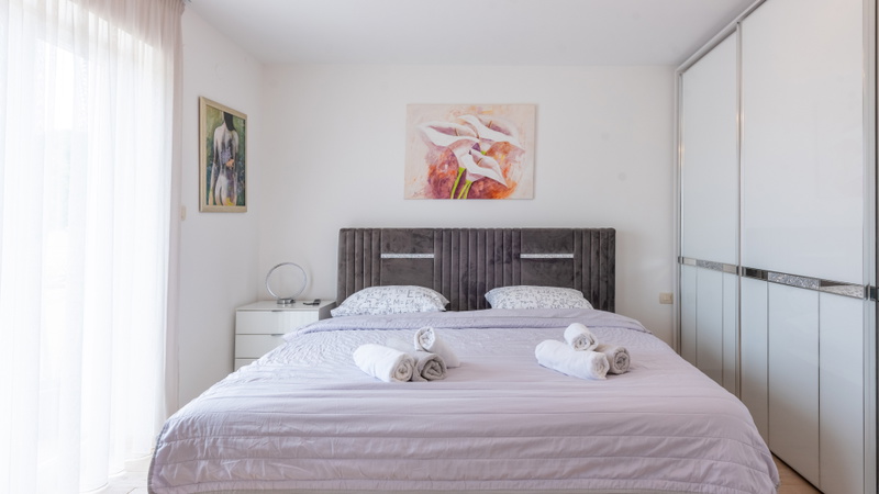 Apartman Mihaela with pool