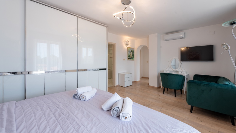 Apartman Mihaela with pool