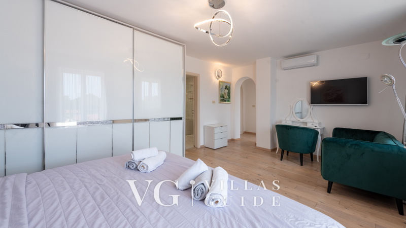 Apartman Mihaela with pool Schlafzimmer