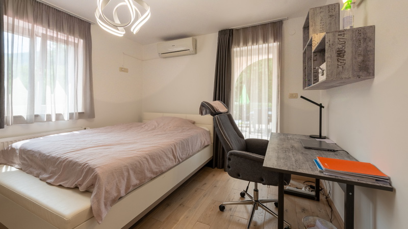 Apartman Mihaela with pool
