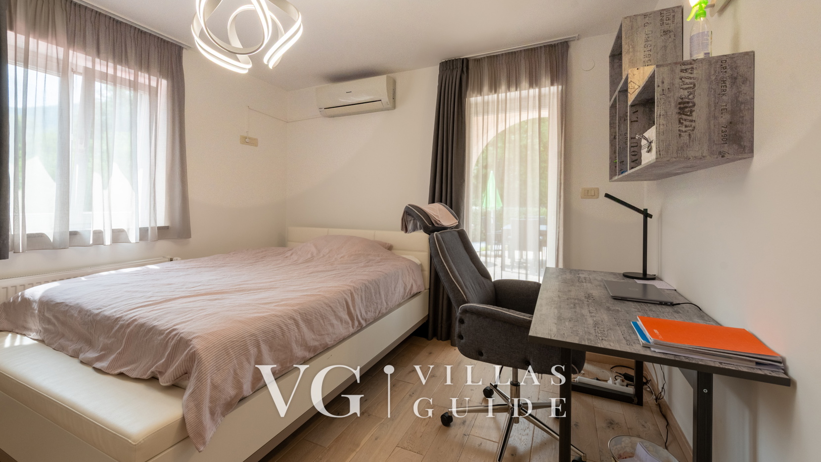Apartman Mihaela with pool Schlafzimmer