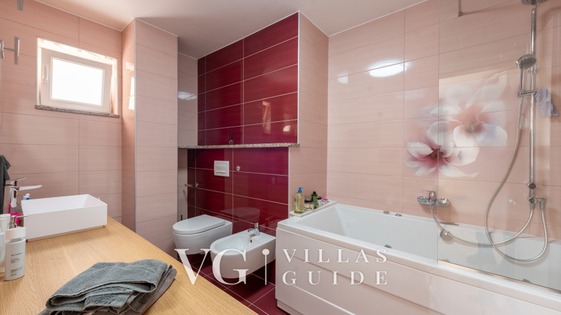 Apartman Mihaela with pool Badezimmer