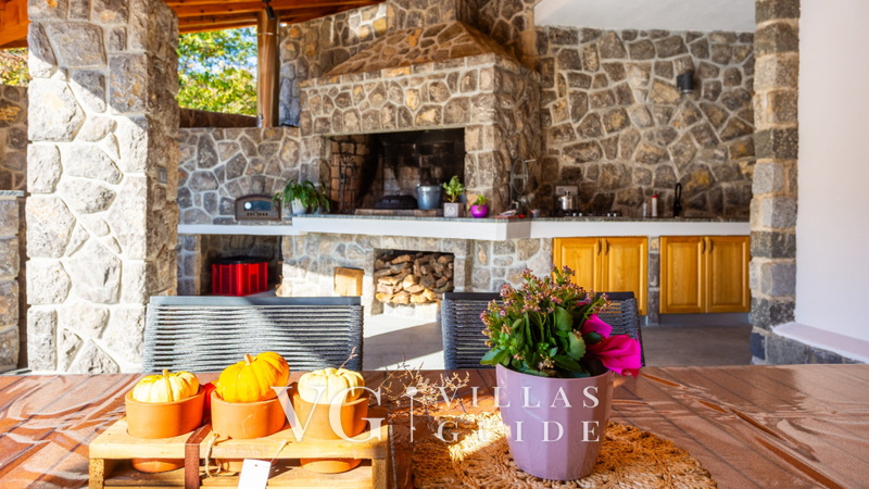 Apartman Mihaela with pool Garten und Außenbereich