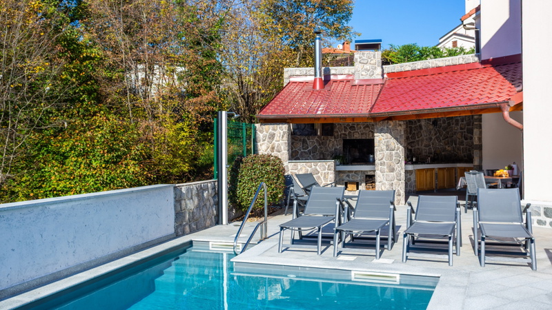 Apartman Mihaela with pool