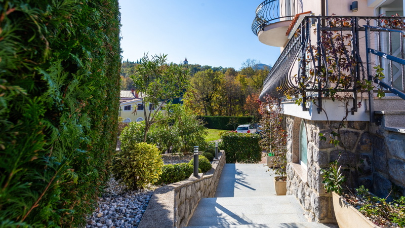 Apartman Mihaela with pool