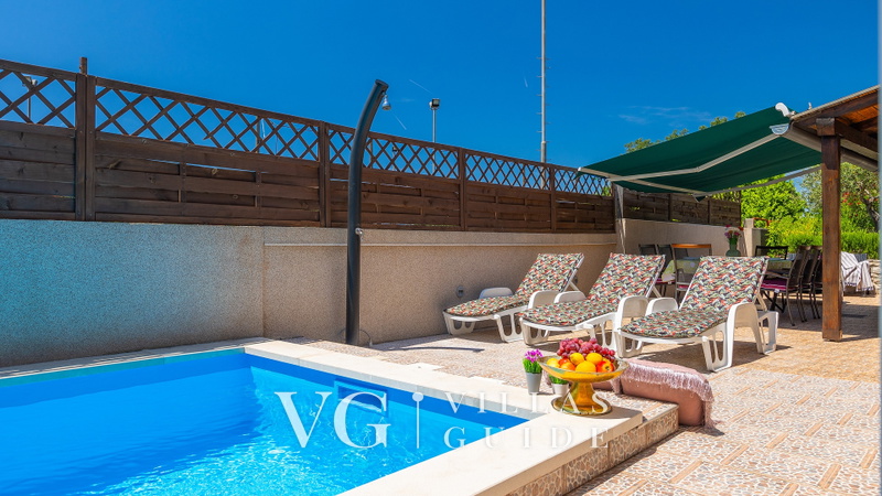 Casa Aneri Piscina