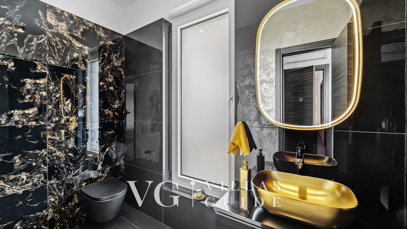 Villa Delecto Bathroom