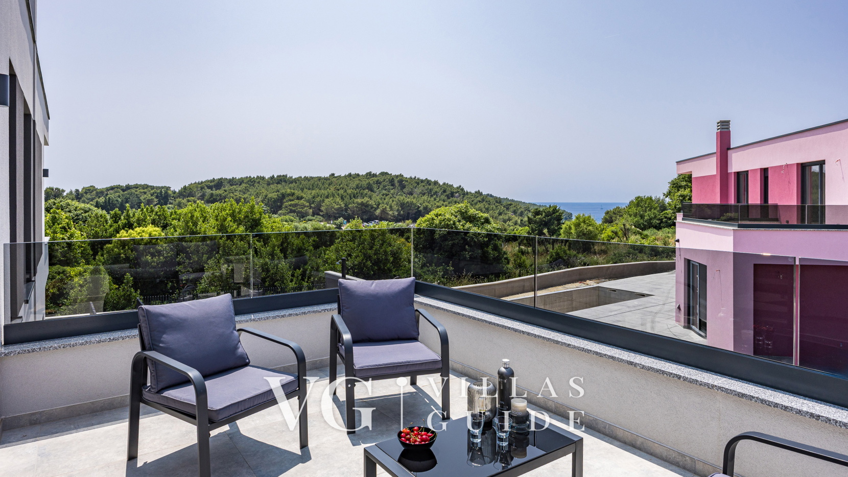 Villa Delecto Additional content