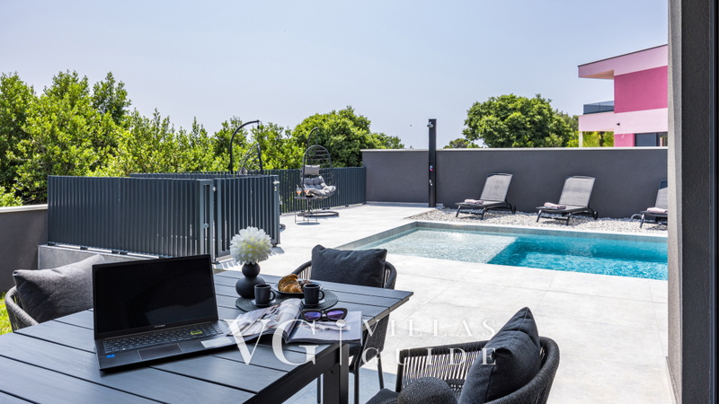 Villa Delecto Additional content