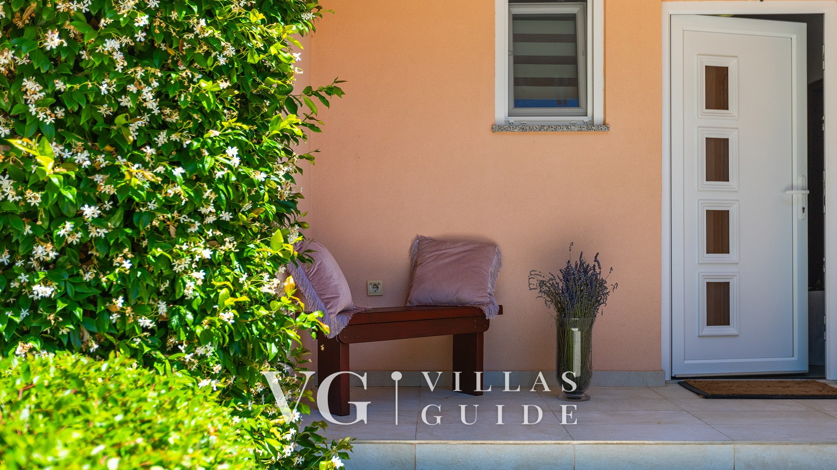 Villa Elssa Garden and property exterior