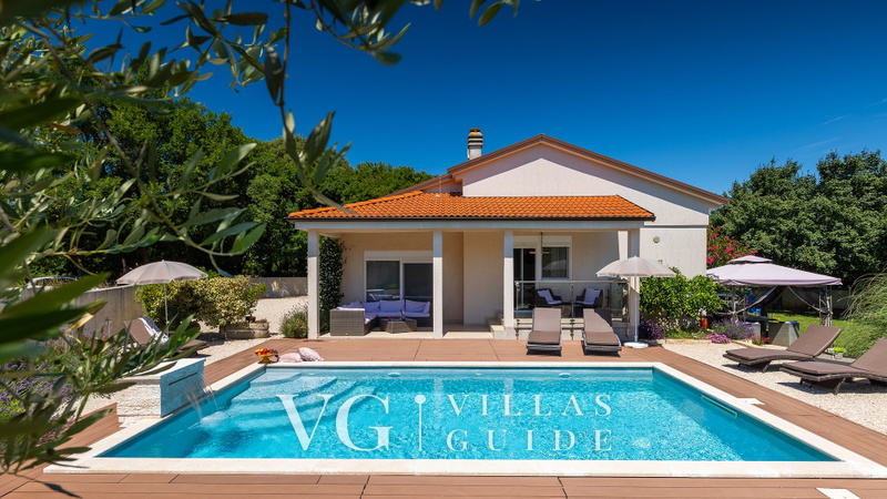 Villa Elssa Garden and property exterior
