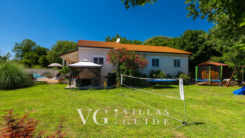 Villa Elssa Garden and property exterior