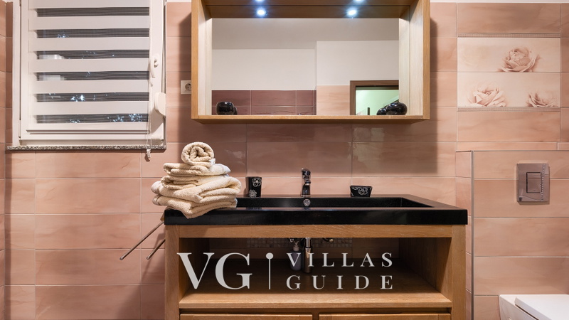 Villa Elssa Bathroom