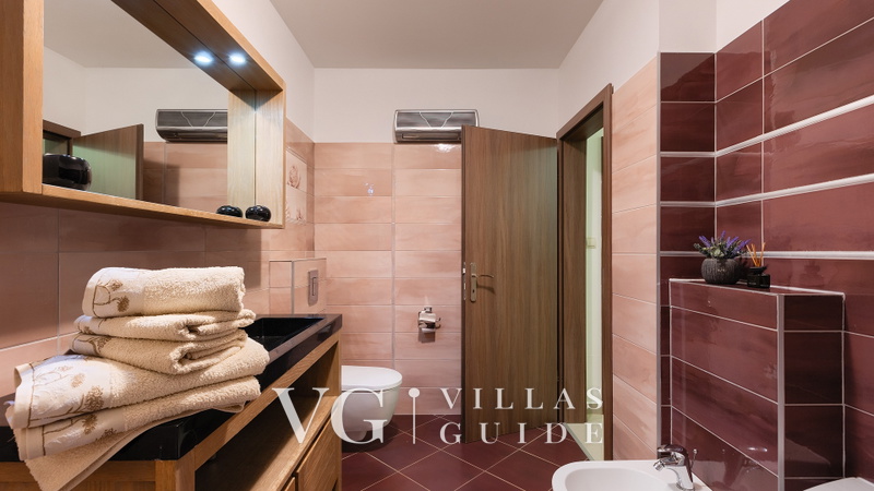 Villa Elssa Bathroom