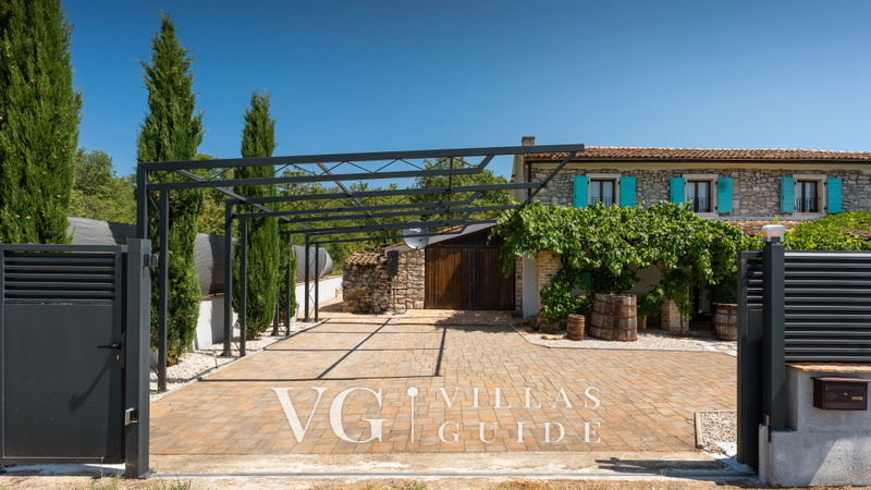 Old House Grota Garden and property exterior