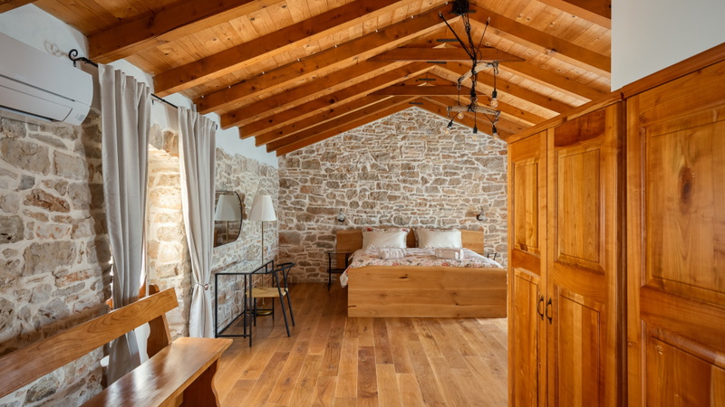 Old House Grota